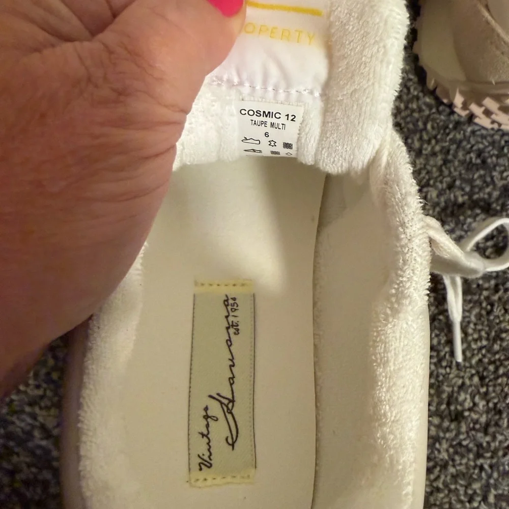 Women's White and Tan Sneakers‎